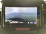 ギヤをR(バック)に入れるとナビの画面に後ろの映像が映るリアカメラ付です。後退時、コンディションが悪い視界でもカラーバックモニターがドライバーをサポートします。