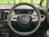 インテリアに合わせたデザインのステアリングは、運転される方のことも考え、運転しやすい形状、大きさです。是非一度、実際に触ってお確かめください。