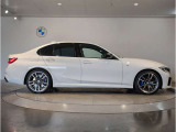 BMWでは重量配分にもこだわりがあり、FRモデルでは50:50とFFモデルでも60:40と前後の重量バランスにこだわり、軽快なハンドリングを実現しております。