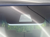 【ホンダセンシング】走行中に前方の車両等を認識し、衝突しそうな時は警報とブレーキで衝突回避と被害軽減をアシスト。より安全にドライブをお楽しみいただけます。