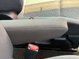 アームレスト装備で長距離運転も快適です!