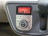 オートエアコン機能で、車内を自動的に、設定した温度に保ってくれます。
