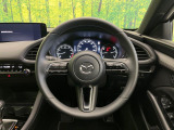【純正革巻きステアリング】上質な革を使用することで、手にしっかり馴染みとても運転しやすいハンドルです♪