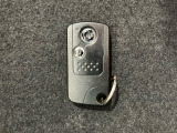 【スマートキー】持っているだけでエンジン始動や、ドアロックの開閉まで出来ちゃう賢く便利なスマートキーを装備!イモビライザーでセキュリティー対策もOK!