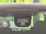 【スズキ セーフティサポート】走行中に前方の車両等を認識し、衝突しそうな時は警報とブレーキで衝突回避と被害軽減をアシスト。より安全にドライブをお楽しみいただけます。
