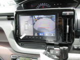 【全方位モニター】リバースに入れた際、車両全体を見渡している映像に切り替わります。また、見通しが悪い場所で便利な前方ワイド映像やすれ違いに便利な助手席側ワイド映像など切り替えが出来ますよ♪