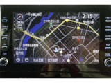 スマホやiPhoneと連携し、対応アプリを表示させて使うディスプレイオーディオ。使い慣れた従来のトヨタ車載ナビが利用できるエントリーナビキットを装着しています。