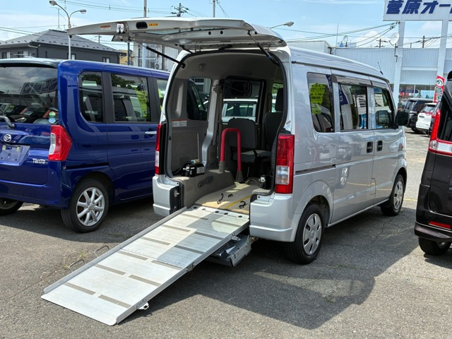 エブリイワゴン ウィズ 車いす移動車 リヤシート付 電動固定式 4WD 
