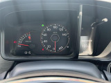 【スピードメーター】メーターがシンプルで見やすく運転しやすいですね。