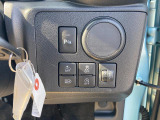 広々とした駐車場をご用意しておりますので、運転が苦手な方でもご安心ください。また、大型の屋根がございますので、雨に濡れることなくご移動できます。
