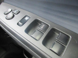 パワーウィンドウは運転席のスイッチのみオート機能も装備されております。ウィンドウロックも装備されているので、お子様と一緒の時も安心ですね。