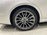 車両は屋内展示しておりますので天候に関係なくごゆっくりコンディションご確認頂けます。車両を倉庫へ保管している場合が御座いますのでご来店前に在庫確認頂けると幸いです。TEL072-784-8800