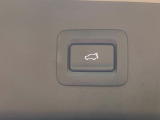 【パワーバックドア】スマートキーや運転席のボタンを押すだけでリアゲートが自動で開閉します!荷物を持っている時や、高い位置にあるバックドアを閉める際に便利な機能です♪