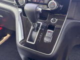 オートブレーキホールド機能付き ブレーキを踏んで停止するとブレーキを踏み続けなくても停車を保持します。