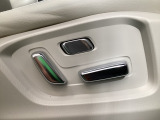 パワーシートを装備!体格や好みに応じたポジションをスムーズに調整できます。