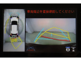 ハンドル操作にあわせてガイドラインが変化するバックカメラ搭載。後退時に後方が見えるのは安心ですね。全方位モニターも搭載しているので、周囲の状況を確認しながら駐車出来ます。慣れない場所でも心強いですよ。