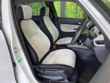運転席まわりには十分なスペースがあり、大柄な方でもゆったり運転していただける環境です。
