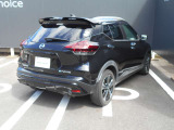 バックカメラも付いていますので車庫入れ時にとても便利ですよ。