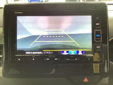 バックでの車庫入れも安心です! リアカメラが付いているバックモニター付のナビを装備しております。操作線もついており距離感も画面から確認できます。