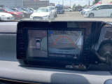 車を真上から見ているように、周囲の状況を把握しながら安心して駐車が行えるアラウンドビューモニター装備!