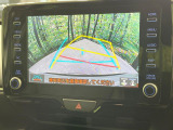 【バックカメラ】駐車時に後方がリアルタイム映像で確認できます。大型商業施設や立体駐車場での駐車時や、夜間のバック時に大活躍!運転スキルに関わらず、今や必須となった装備のひとつです!