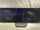 ハンドル操作をアシストすることにより車線からの逸脱回避を支援します。