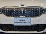 BMW代表的な特徴のキドニーグリル。BMWのすべてのモデルに採用され、BMWらしさを強調しております。