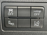 【ブラインドスポットモニタリング】走行中、ドアミラーの死角になりやすい箇所に後続車が接近するとサイドミラー付近に警告を表示、ドライバーに注意喚起をしてくれます。