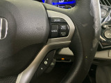 【クルーズコントロール】アクセルペダルを踏まずに一定の車速で走行できますので、高速道路など加減速の少ない道で便利です。