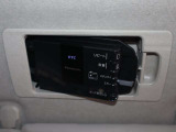 ETCももちろん搭載。いちいち料金所で停車する必要なんて当然ないです。スムーズにストレスなくドライブをお楽しみください。(※支払総額にセットアップ費用は含まれておりません。)