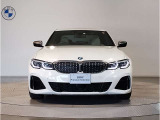 BMW代表的な特徴のキドニーグリル。BMWのすべてのモデルに採用され、BMWらしさを強調しております。