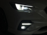 【LEDヘッドライト/LEDフォグランプ】悪天候や夜間の走行も視界良好で安心してお乗りいただけます。