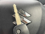 【キーレス】少し離れた場所からでもボタン一つでドアの開錠・施錠ができるのでとっても便利!ドアの鍵穴周りに傷をつけることもありません♪