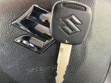 【キーレス】少し離れた場所からでもボタン一つでドアの開錠・施錠ができるのでとっても便利!ドアの鍵穴周りに傷をつけることもありません♪