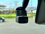 【ドライブレコーダー】映像・音声などの運転中の記録を残します。事故などを起こした起こされた時の証拠になりえますので、もしも時でも安心ですね。