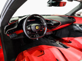V8ツインターボエンジンと3基の電動モーターが生み出すシステム出力は1,000cv、0-100km/h加速はわずか2.5秒。