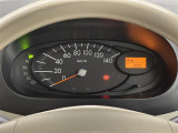 【メーターまわり】ドライバーから見やすい位置にあって安全運転に寄与します。メーターも見やすくてシンプルなデザインになっております。
