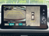 マルチビューカメラシステムを装備。画面にて後方の確認が行えるので、バック駐車や車庫入れの際には重宝します。車の運転に慣れない方でも安心のガイドライン表示機能付。