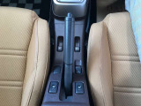 運転席&助手席シートヒーターついてます。あと、パワーウインドウスイッチとオープンスイッチ