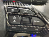 【レーダークルーズコントロール】高速道路での長距離走行が楽に!!自動で速度を保つクルーズコントロールが、衝突軽減システムと連携し、前方の車両を感知して車間を保つように速度調節してくれます!!
