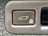 【パワーバックドア】スマートキーや運転席のボタンを押すだけでリアゲートが自動で開閉します!荷物を持っている時や、高い位置にあるバックドアを閉める際に便利な機能です♪