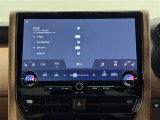 【左右独立エアコン&ヒーター類】いわゆるデュアルエアコンを搭載。運転席と助手席で異なる温度を設定可能。前席だけでなく2列目にもヒーター&ベンチレーションが搭載され、季節を選ばず快適なドライブが可能。