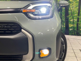 【LEDヘッドライト】悪天候や夜間走行時も良好な視界を確保し安心して運転できる高輝度LEDヘッドライトを装備!点灯速度が早く、消費電力も抑えられています。