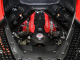 3,990cc V8ツインターボエンジン+3基の電動モーターを組み合わせたPHEVシステムを搭載。システム総出力は1,000cvを誇り、0-100km/h加速はわずか2.5秒。