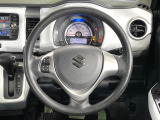 インテリアに合わせたデザインのステアリングは、運転される方のことも考え、運転しやすい形状、大きさです。是非一度、実際に触ってお確かめください。