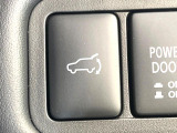 【パワーバックドア】スマートキーや運転席のボタンを押すだけでリアゲートが自動で開閉します!荷物を持っている時や、高い位置にあるバックドアを閉める際に便利な機能です♪