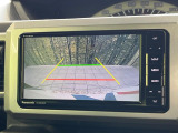 【バックカメラ】駐車時に後方がリアルタイム映像で確認できます。大型商業施設や立体駐車場での駐車時や、夜間のバック時に大活躍!運転スキルに関わらず、今や必須となった装備のひとつです!