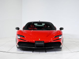 外装はRosso Corsaに、ルーフや一部をブラックで仕上げたツートンボディペインティングを採用。