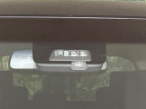 【三菱e-Assist】走行中に前方の車両等を認識し、衝突しそうな時は警報とブレーキで衝突回避と被害軽減をアシスト。より安全にドライブをお楽しみいただけます。