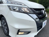 【LEDヘッドライト】悪天候や夜間走行時も良好な視界を確保し安心して運転できる高輝度LEDヘッドライトを装備!点灯速度が早く、消費電力も抑えられています。
